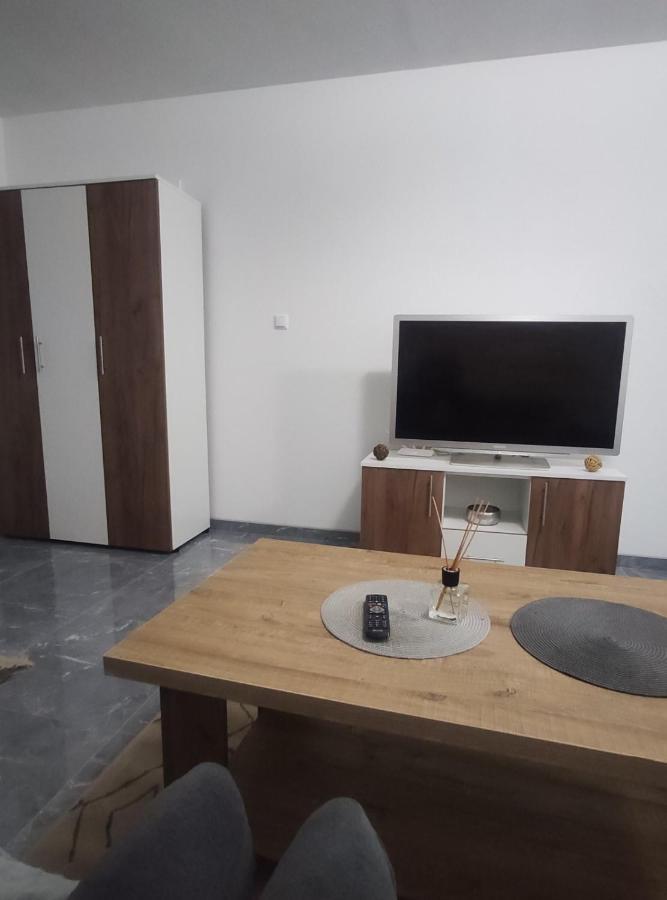 Neer Daire Zivinice Dış mekan fotoğraf