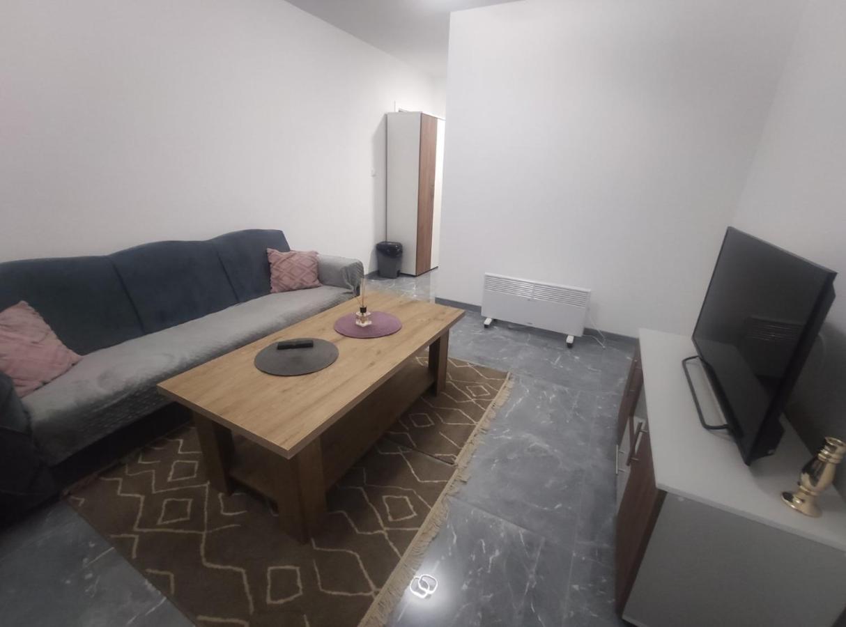 Neer Daire Zivinice Dış mekan fotoğraf