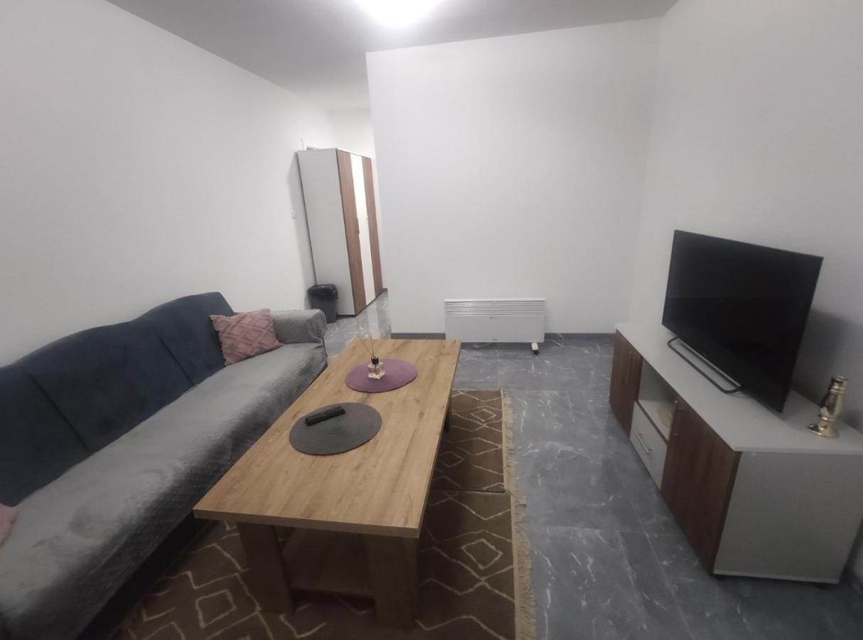 Neer Daire Zivinice Dış mekan fotoğraf
